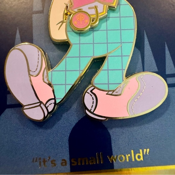 NWT. Mickey Mouse: Small World The Main Attraction Pin, Series 4 of 12. - Picture 5 of 8